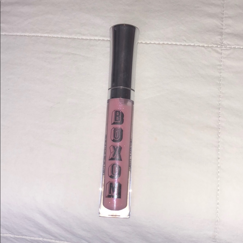 Buxom gloss